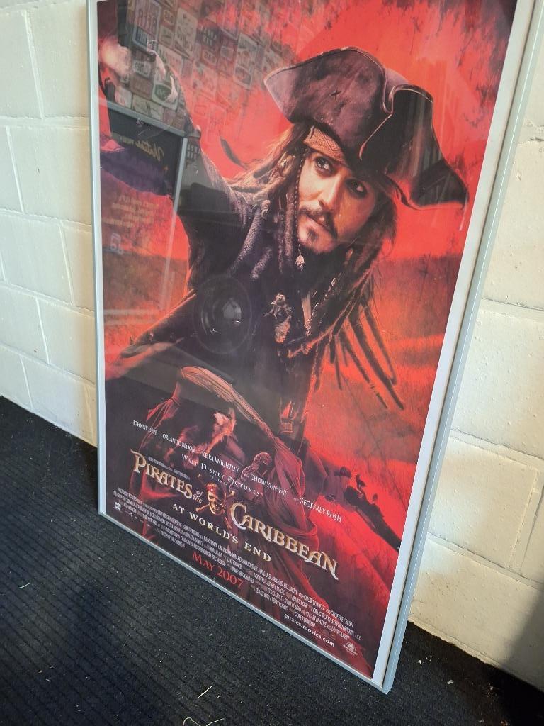 Filmposter Pirates of the Caribbean in kader, Verzamelen, Ophalen, Huis en Inrichting