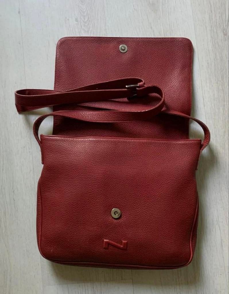 Donkerrode Crossbody van Nathan ( ideaal als cadeau), Handtassen en Accessoires, Portemonnees, Ophalen, Zo goed als nieuw