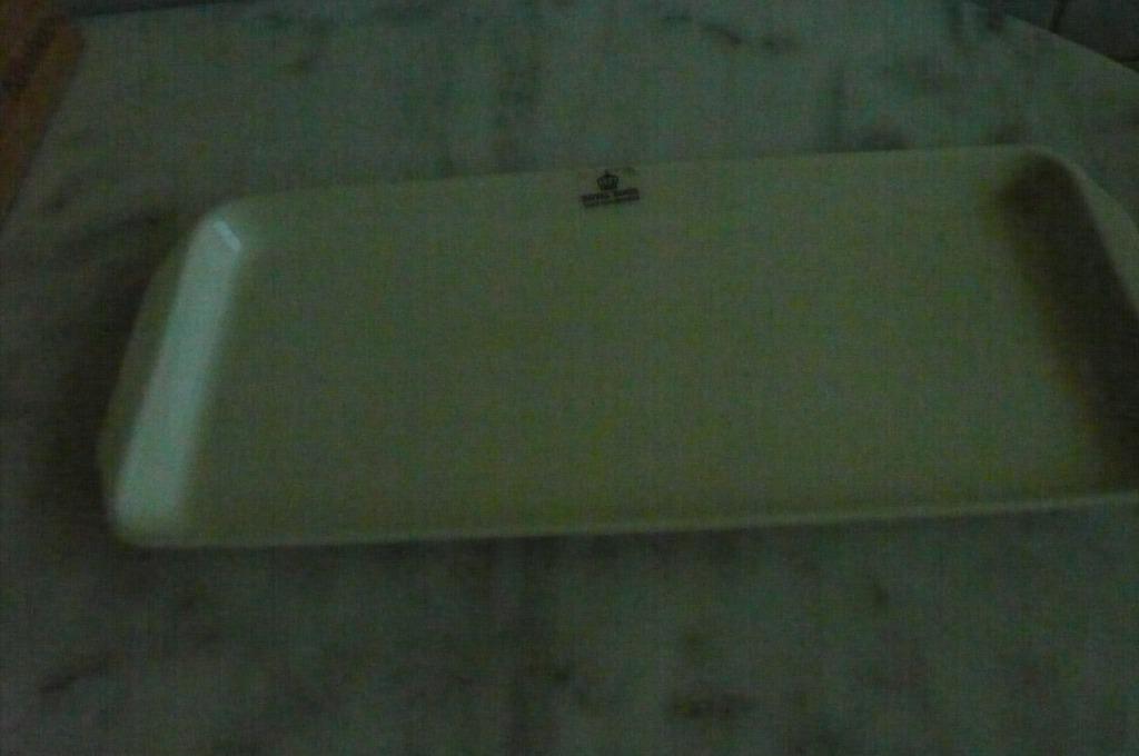 Royal Boch Belgium  cakeschaal - ivory - nieuw, Huis en Inrichting, Keuken | Servies, Ophalen of Verzenden, Gebruikt