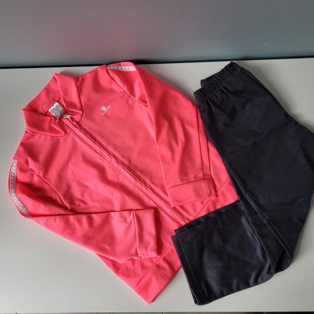 Trainingspakje maat 98-104, Ophalen, Jongen of Meisje, Sport- of Zwemkleding, Zo goed als nieuw