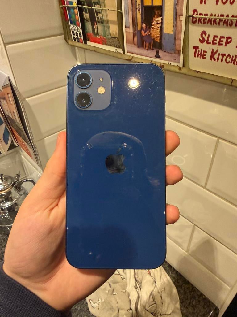 iPhone 12 Blauw 64 GB + lader + beschermglaasje, Télécoms, Téléphonie mobile | Apple iPhone, 64 GB, Sans abonnement, Sans simlock
