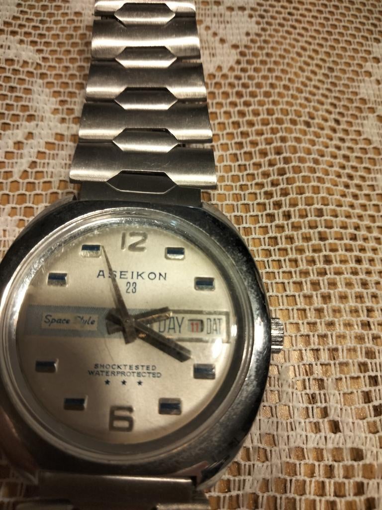 Montre mécanique vintage de style spatial Aseikon28 des anné, Bijoux, Sacs & Beauté, Montres | Anciennes | Antiquités, Enlèvement ou Envoi