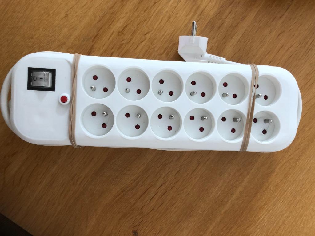 Stekkerblok 12 contacten met schakelaar en 1.5m kabel, Ophalen, Nieuw, Kabel of Snoer