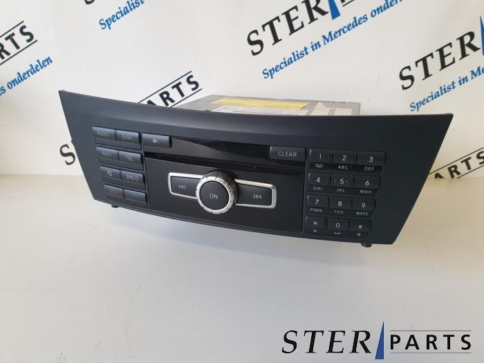 Radio CD Speler van een Mercedes C-Klasse, Ophalen of Verzenden, 3 maanden garantie, Gebruikt, Mercedes-Benz