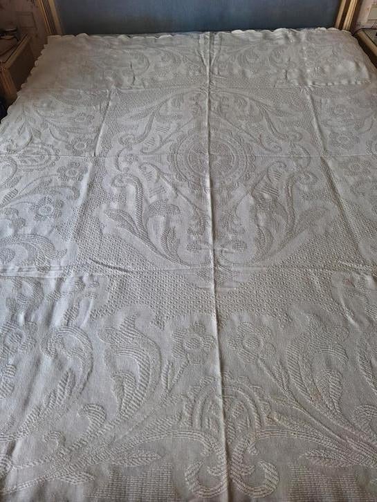 Couvre- lit ancien en coton et fils de soie de 2m10 sur 1m60, Enlèvement, Autres types, Blanc, Une personne