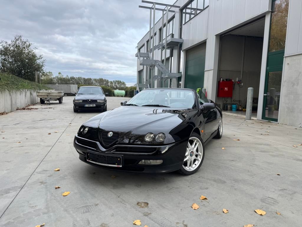 Alfa Romeo Spider 3.0 V6 12V – August 1996 – Bijna oldtimer, Auto's, Alfa Romeo, Voorwielaandrijving, Cabriolet, Spider, Zwart