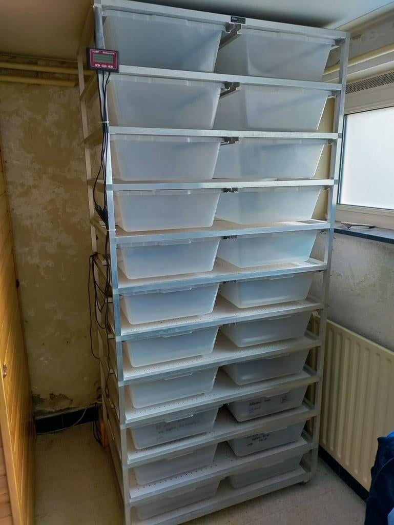 Aluracks V28 rack 10 lagen + 2 lagen V70 = 24 bakken totaal, Enlèvement, Comme neuf