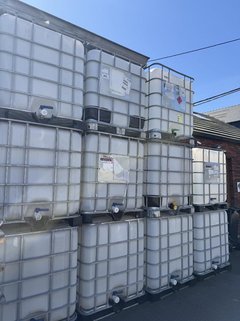 Cuve IBC alimentaire 1000L, Jardin & Terrasse, Barils de pluie, Utilisé, Autres matériaux, 150 litres ou plus, Avec robinet, Enlèvement