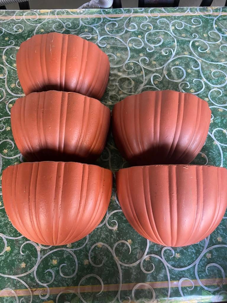 6 bloempotten voor aan de muur te hangen uit terracotta, Tuin en Terras, Ophalen, Zo goed als nieuw, Balkon, Overige vormen