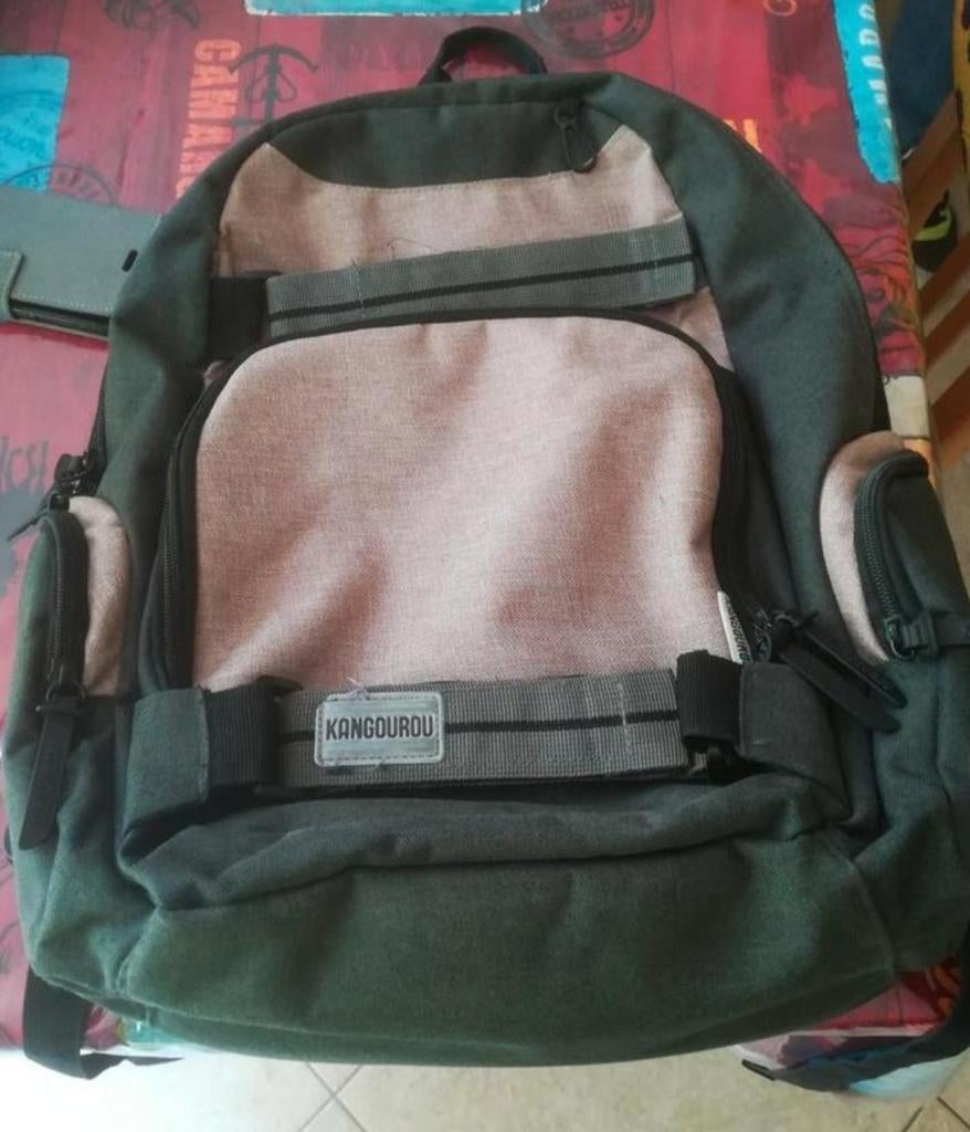 10 euros Sac à dos pour l'école marque kangourou acheté au p, Enlèvement