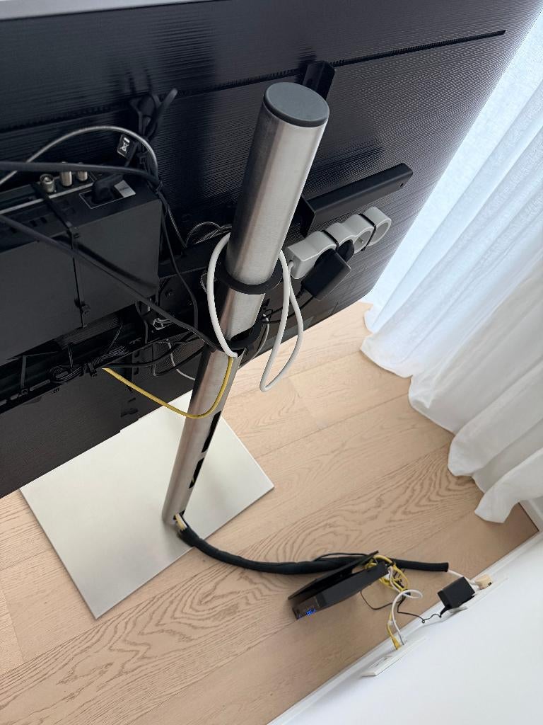 Pied de sol Cavus. Pour TV., Enlèvement, Neuf, TV et Émetteurs