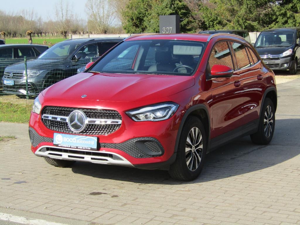 Mercedes GLA 180 benzine Automaat, Auto's, Mercedes-Benz, 4 cilinders, Leder, Bedrijf, 5 zetels