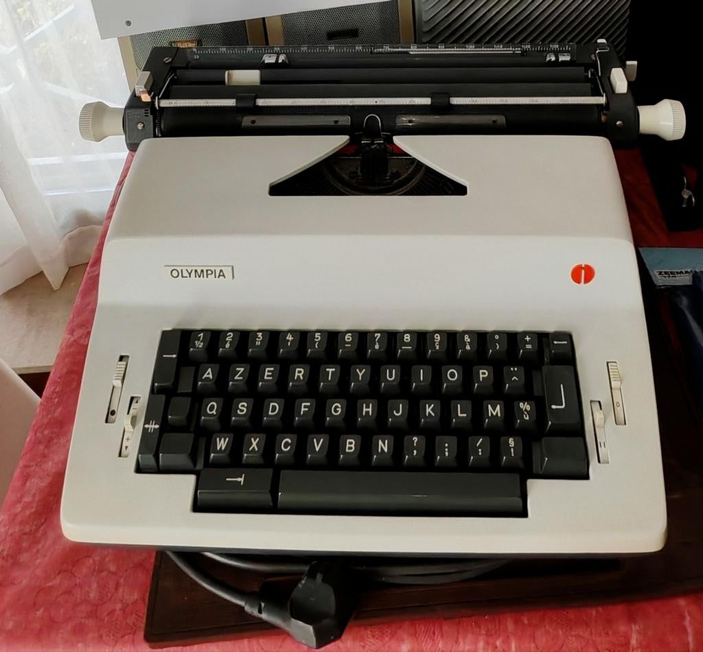 Typemachine Olympia, Diversen, Typemachines, Ophalen, Gebruikt