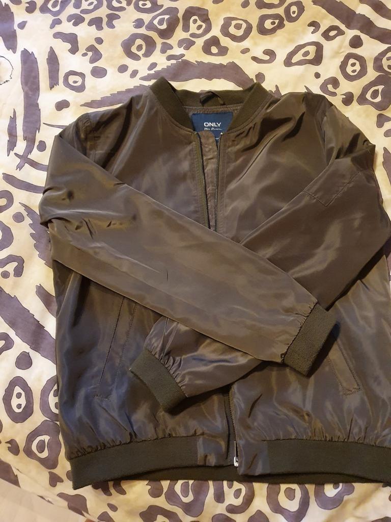 Splinternieuwe Bomber Jacket Only voor vrouwen, Ophalen, Maat 42/44 (L)