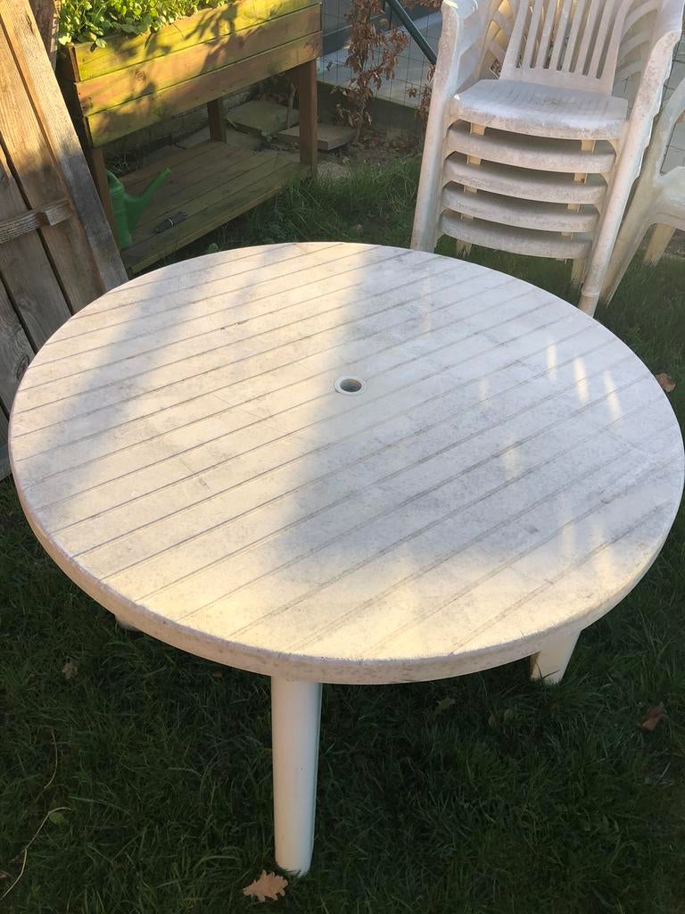 Gratis - tuinstoelen en tafel, Ophalen, Gebruikt, Rond, Kunststof