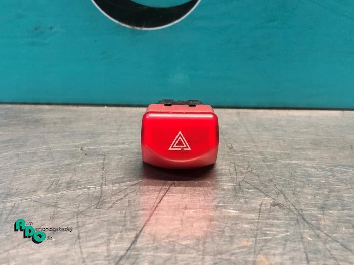 Commutateur éclairage d'urgence d'un Nissan Micra (Micra 03, Autos : Pièces & Accessoires, -, 3 mois de garantie, Utilisé, -