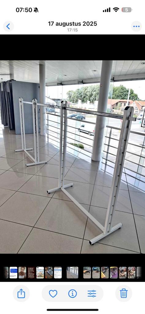 Kledingrek te huur, Enlèvement, Comme neuf