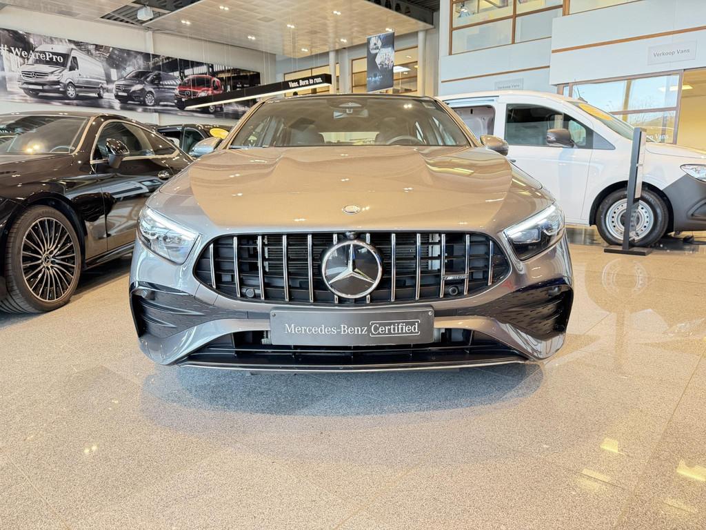 Mercedes-Benz Mercedes-AMG A 35 Hatchback AMG Line | Panoram, Auto's, Mercedes-Benz, Automaat, Stof, Euro 6, 4 cilinders