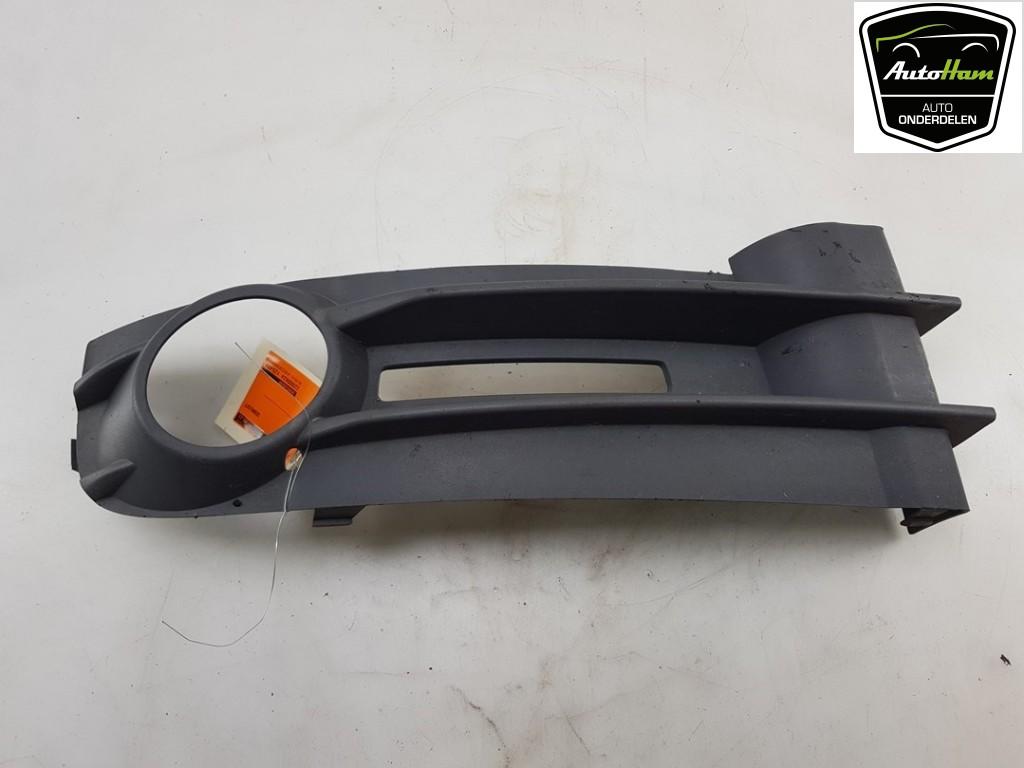 GRILLE DE PARE-CHOCS Volkswagen Caddy Combi III (2KB,2KJ), Autos : Pièces & Accessoires, Utilisé, Volkswagen