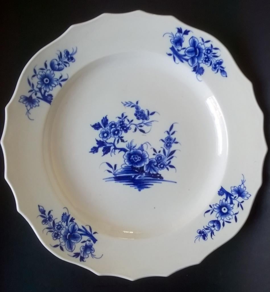 Plat en porcelaine de Tournai, Antiquités & Art, Antiquités | Porcelaine, Enlèvement ou Envoi