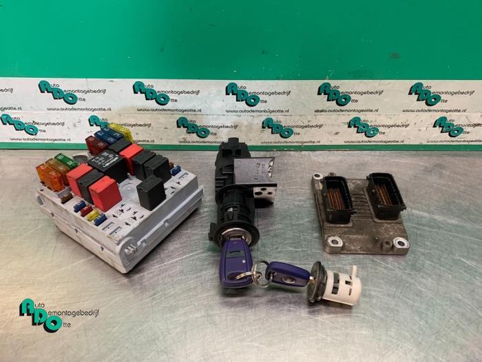 Serrure de contact + ordinateur d'un Fiat Punto (Punto 03-), -, 3 mois de garantie, Utilisé, Fiat
