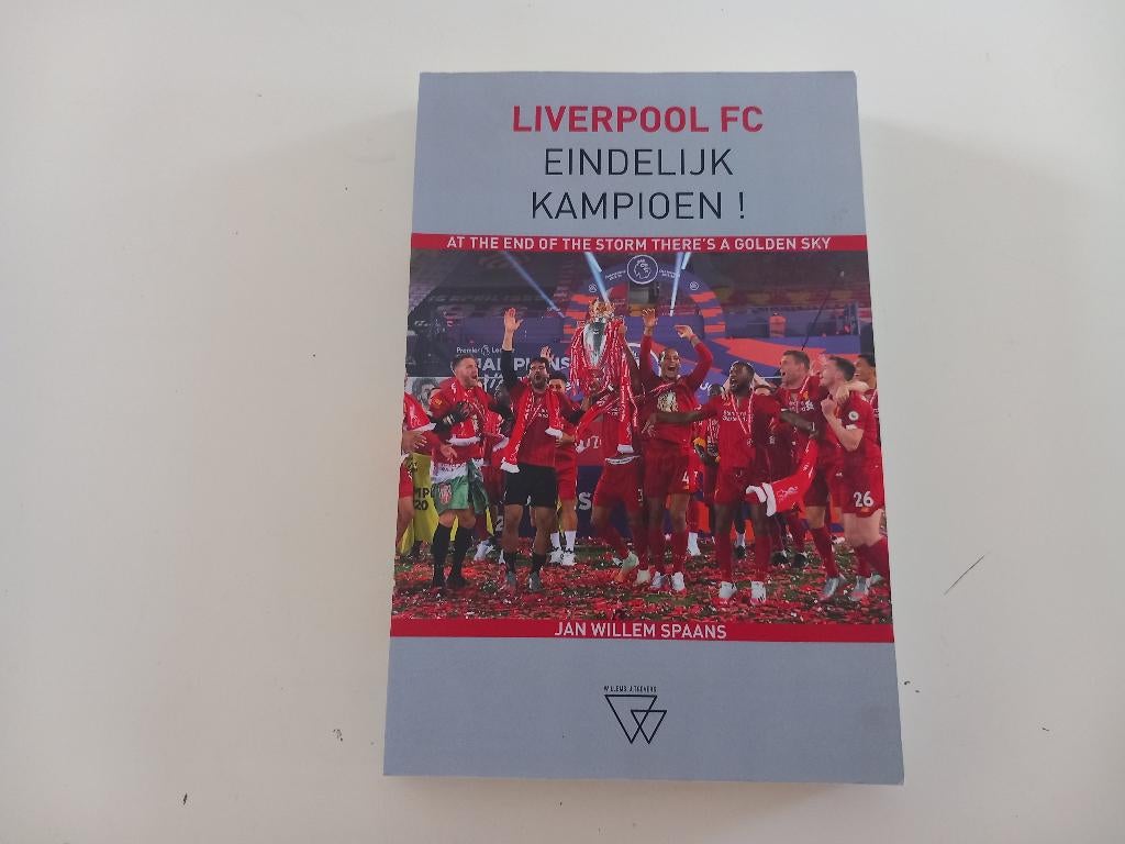 Boek Liverpool FC Eindelijk Kampioen Premier League Voetbal, Ophalen of Verzenden, Zo goed als nieuw, Boek of Tijdschrift