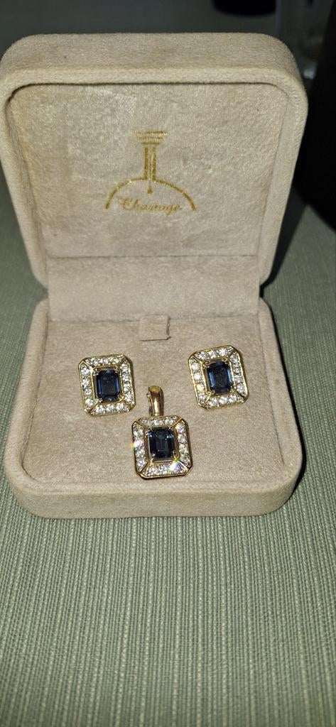 Vintage oorbellen met hangertje, Handtassen en Accessoires, Oorbellen, Ophalen