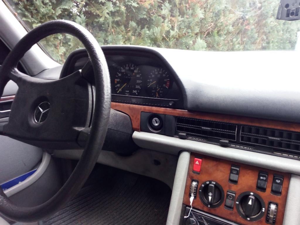 Mercedes W126  oldtimer 1986 modele 300 se ancêtre, Cuir, Argent ou Gris, Achat, Boîte manuelle
