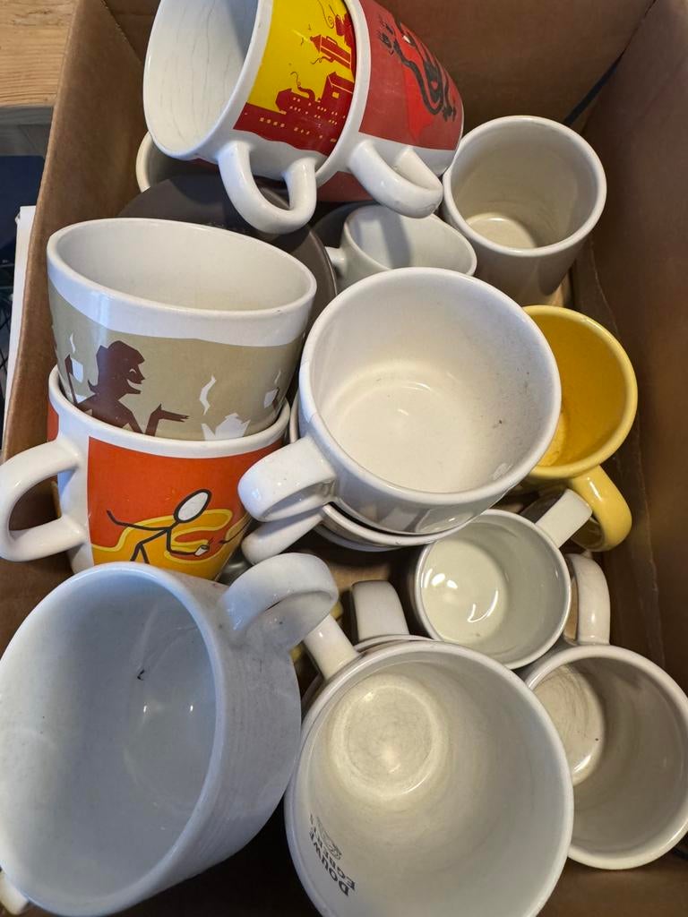 Lot thee tassen koffie potje, Huis en Inrichting, Keuken | Servies, Ophalen of Verzenden, Bord(en)