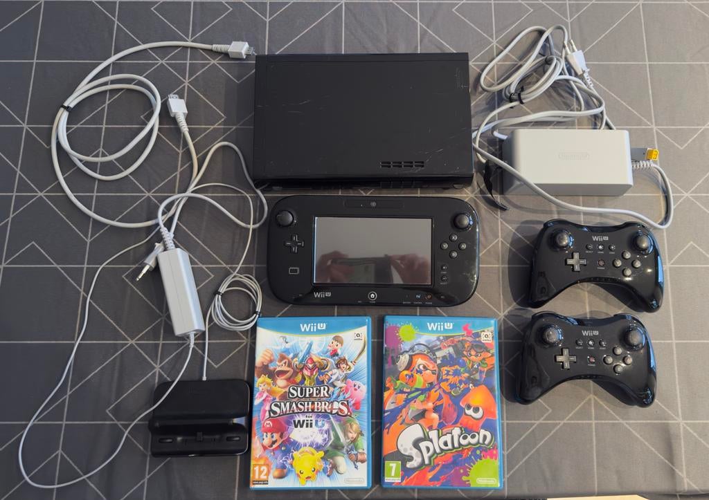 Wii U console(32GB) zwart + gamepad, Games en Spelcomputers, Ophalen, Gebruikt, Met 3 controllers of meer, Met games