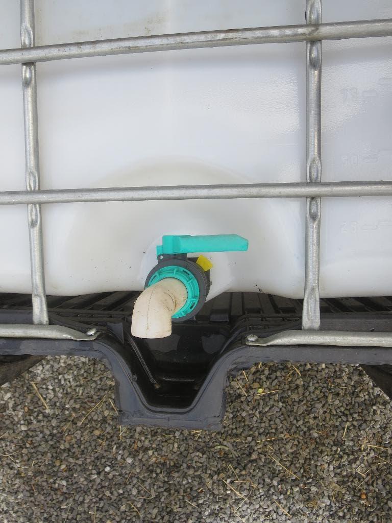 cuve ouverte 1000L. avec bec verseur, Enlèvement, Utilisé