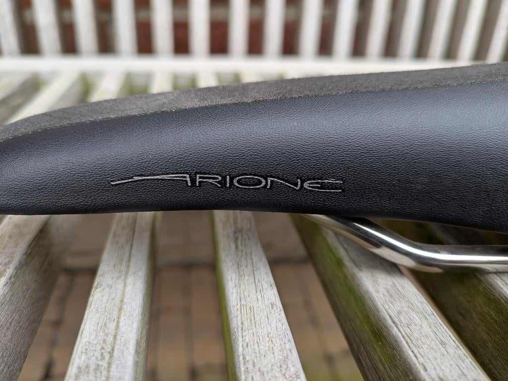 J'ai monté deux fois sur la selle Fizik Arione., Enlèvement, Comme neuf