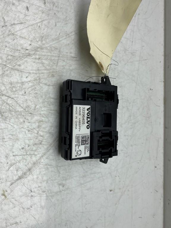 COMPUTER KACHEL Volvo XC40 (XZ) (|32296405|), Dhr. J. Ham, Gebruikt, Administratie@autoham.nl, Volvo