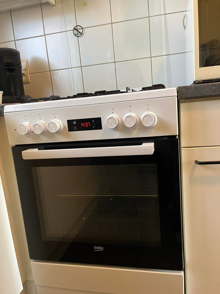 Beko gasfornuis en oven, Elektronische apparatuur, Fornuizen, Ophalen, Zo goed als nieuw