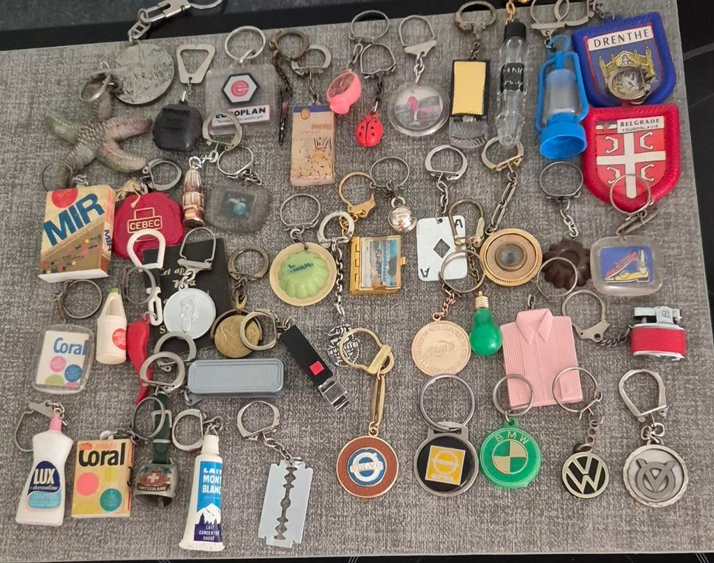 Lot vintage sleutelhangers 47 stuks, Verzamelen, Ophalen