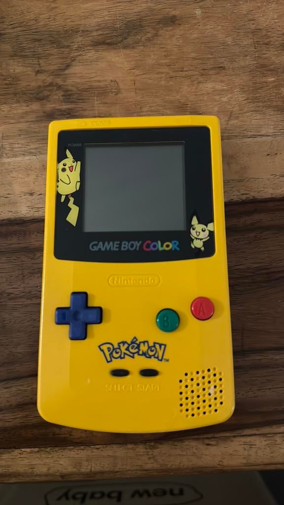 Gameboy Color-versie Pikachu, Games en Spelcomputers, Spelcomputers | Nintendo Game Boy, Ophalen, Zo goed als nieuw