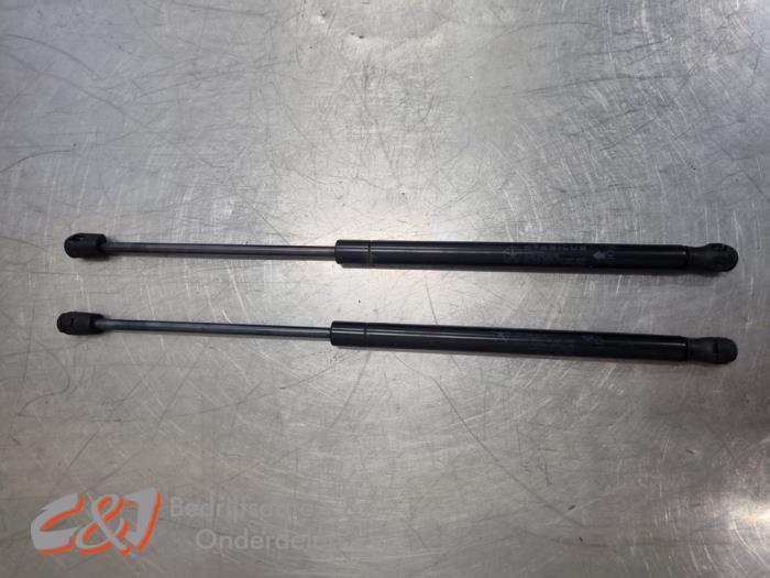 Amortisseur kit capot moteur d'un Dodge RAM, Utilisé, Dodge, -, -