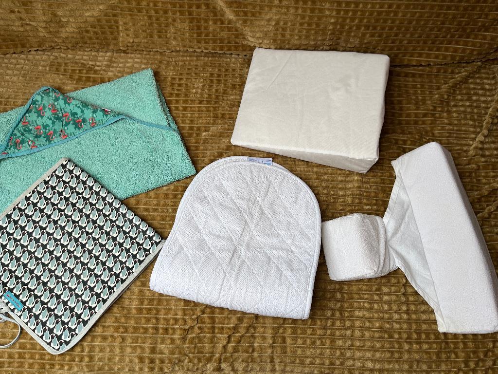 Pakket voor baby: handdoek, aerosleep, kussens, Ophalen of Verzenden, Gebruikt