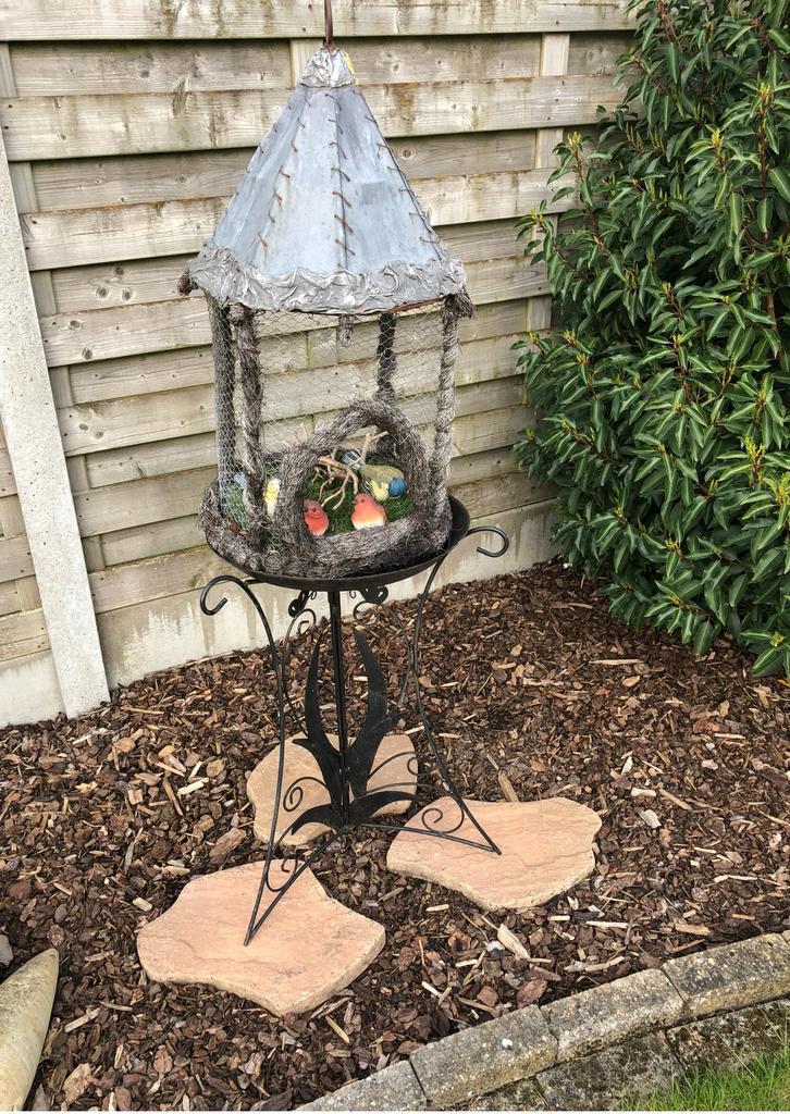 IJzeren staander met siervogel kooi, Ophalen, Zo goed als nieuw