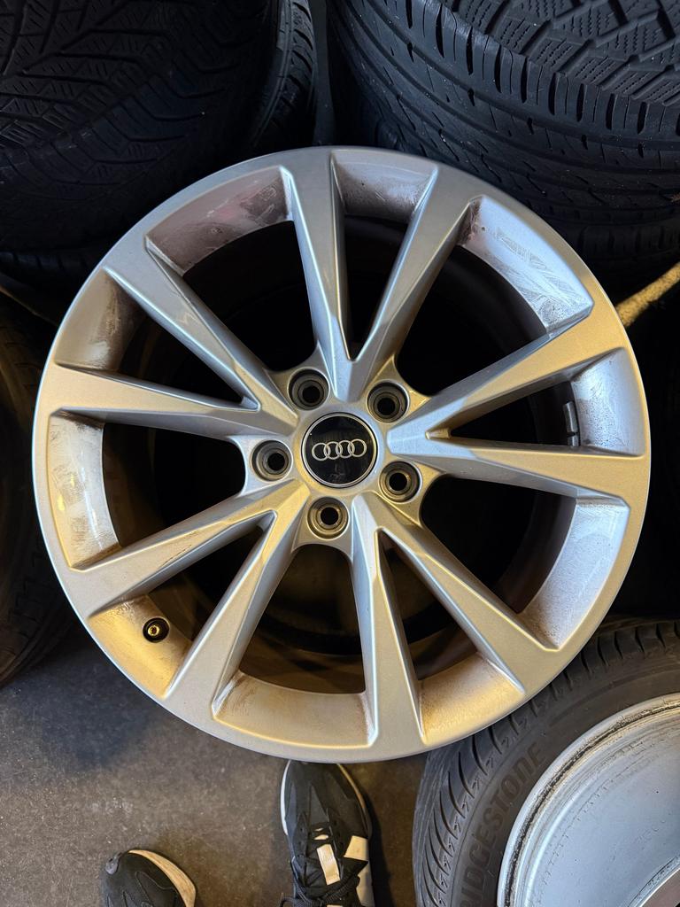 Originele 17 inch Audi A3 S3 8Y 8V TT A4 S4 B6 B7 velgen, Auto-onderdelen, Banden en Velgen, Gebruikt, -, -, Banden en Velgen