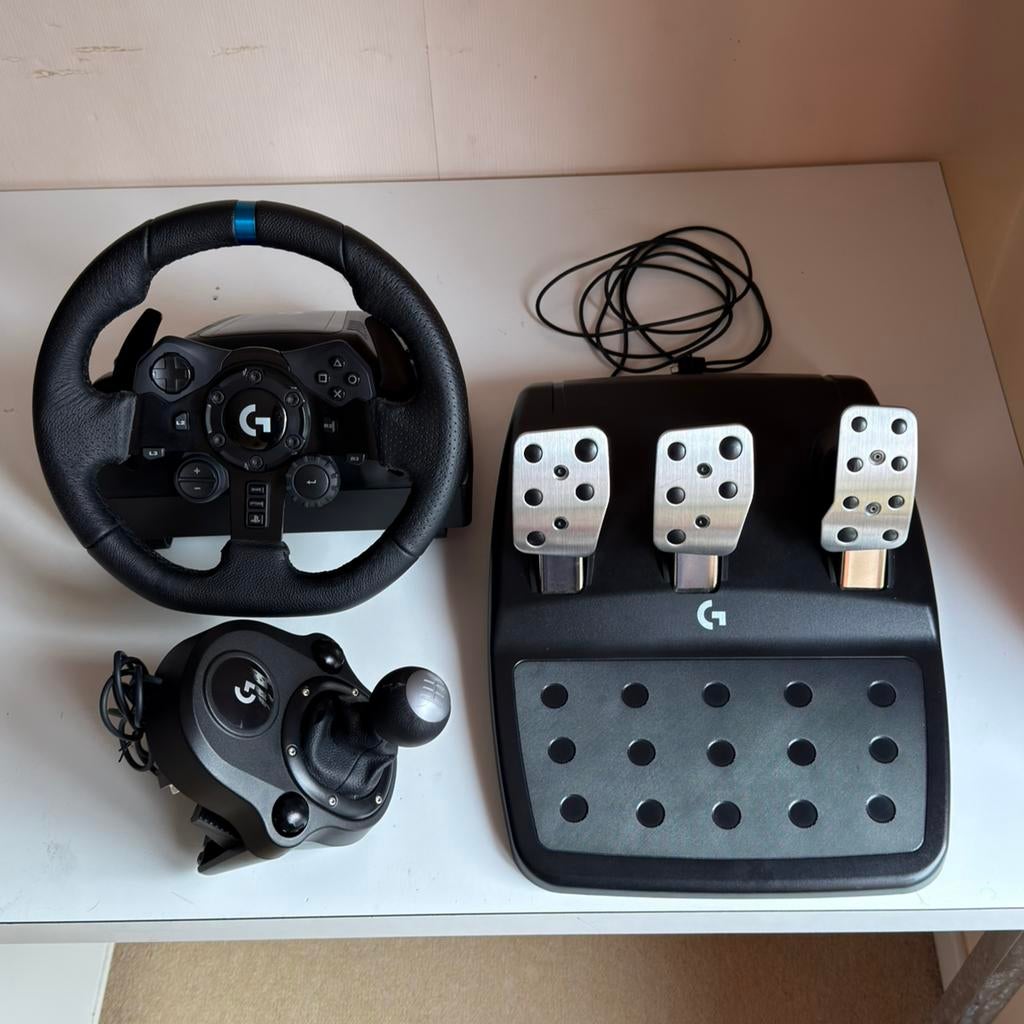 Logitech G923 + levier de vitesse, Enlèvement ou Envoi, Comme neuf, Volant ou Pédales, PlayStation 4