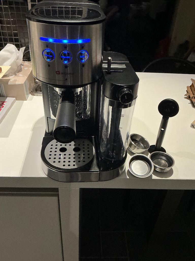 Alpine espresso latte koffiemachine zeer mooi, Ophalen, 1 kopje, Afneembaar waterreservoir, Gemalen koffie