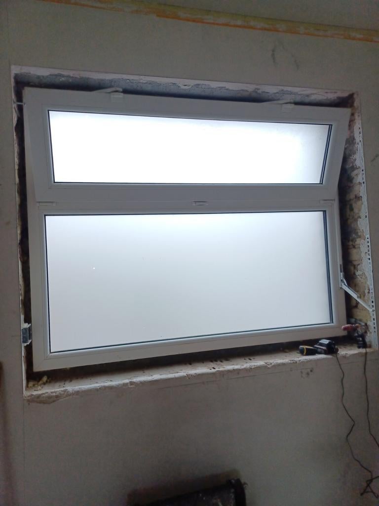 Chassis blanc interieur et gris exterieur dimension, Bricolage & Construction, Vitres, Châssis & Fenêtres, Enlèvement ou Envoi