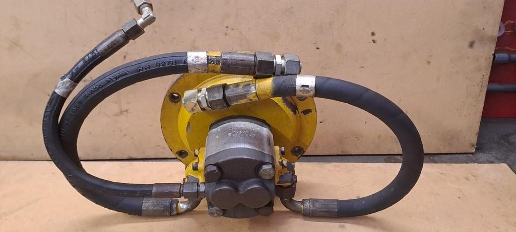 Moteur à rouleaux vibrants Bomag Bosch 0511 415 607+vannes d, Bricolage & Construction, Enlèvement ou Envoi, Comme neuf