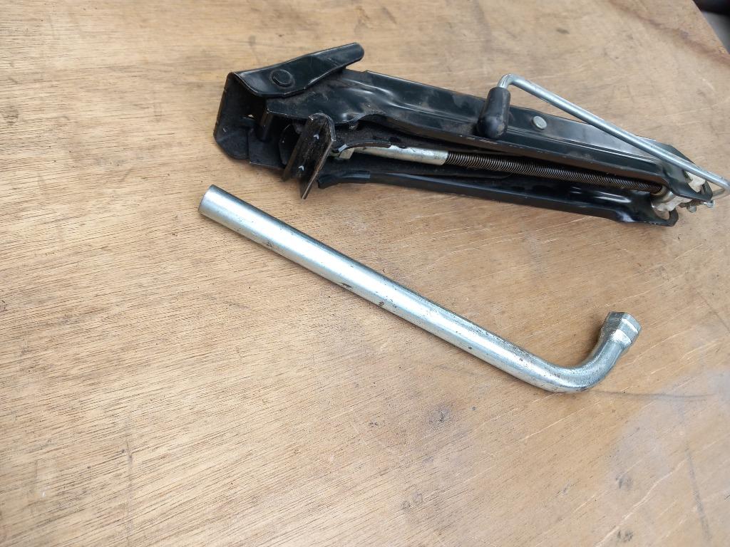 VW Transporter T5, prise T6 avec boulons, Autos : Pièces & Accessoires, Enlèvement ou Envoi, Neuf, Volkswagen