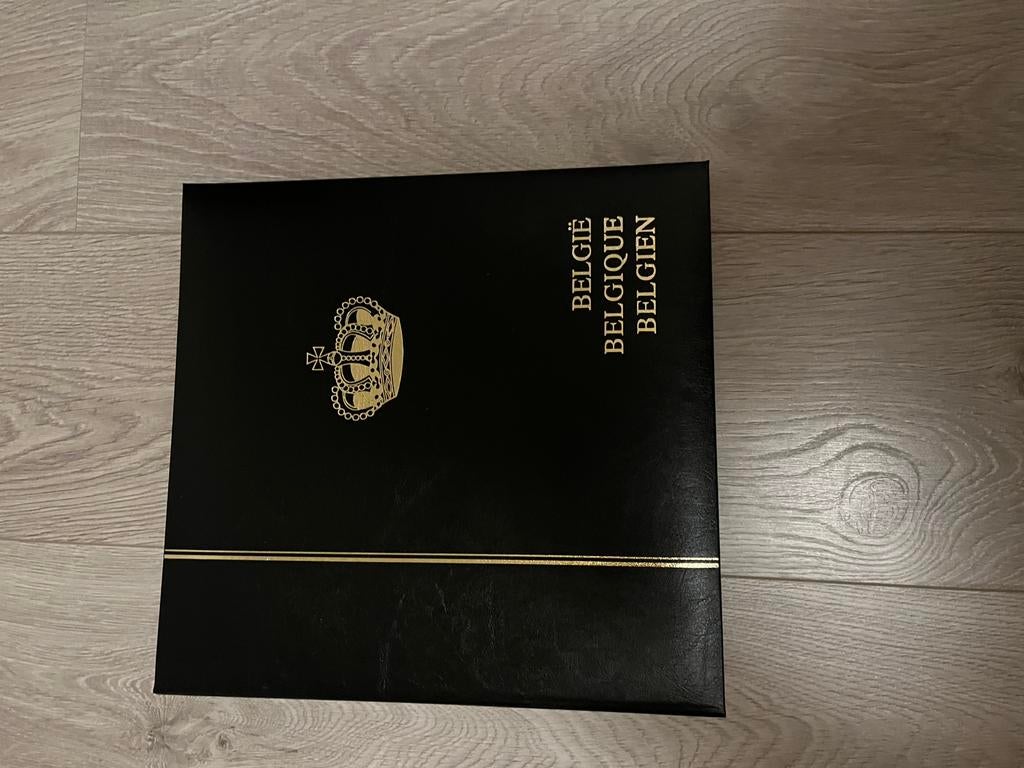 Filatelie album Belgische Dynastie, Enlèvement
