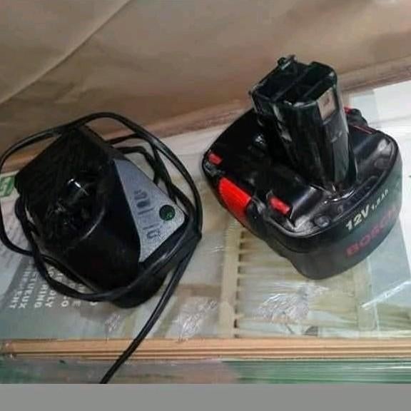 Bosch chargeur batterie 12V, Bricolage & Construction
