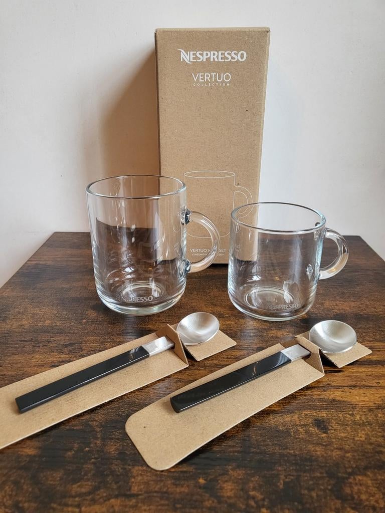 2 sachets Vertuo et 2 cuillères dans une boîte *Nouveau*, Enlèvement ou Envoi, Neuf, Verre, Tasse(s) et/ou soucoupe(s)