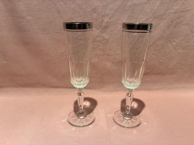 2 kristallen champagneglazen met zilveren boord., Antiek en Kunst, Antiek | Glaswerk en Kristal, Ophalen of Verzenden