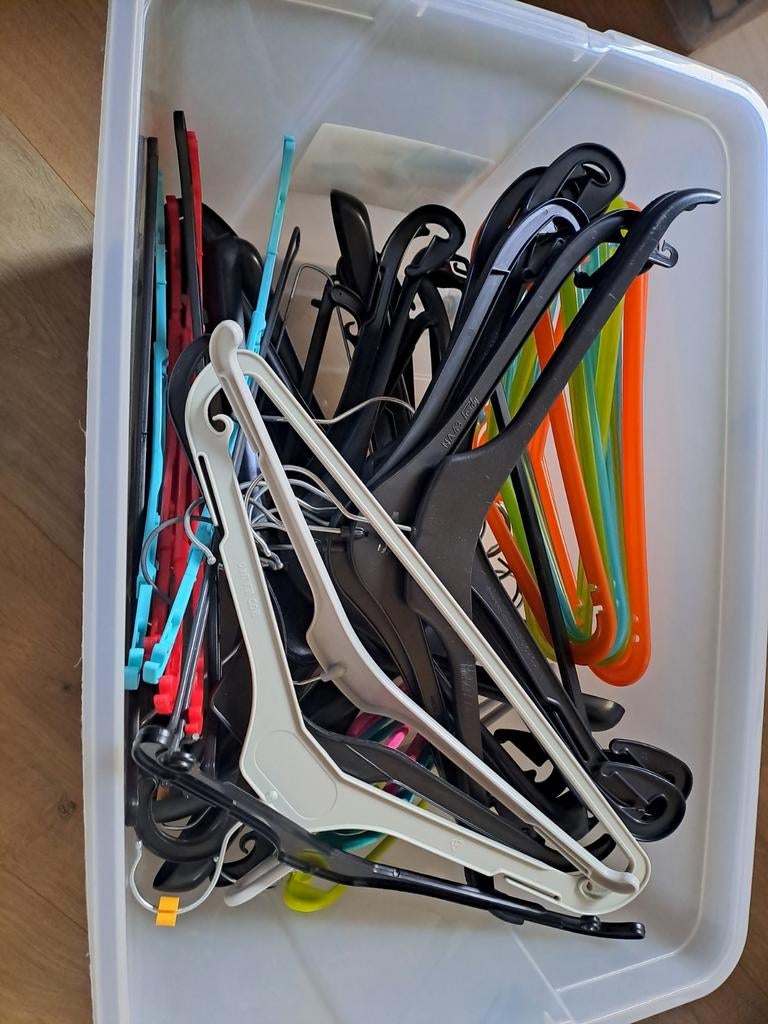 Gratis kapstokken, Ophalen